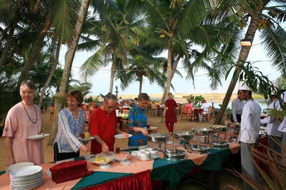 阿育吠陀海滩与湖泊度假酒店 可瓦兰 外观 照片